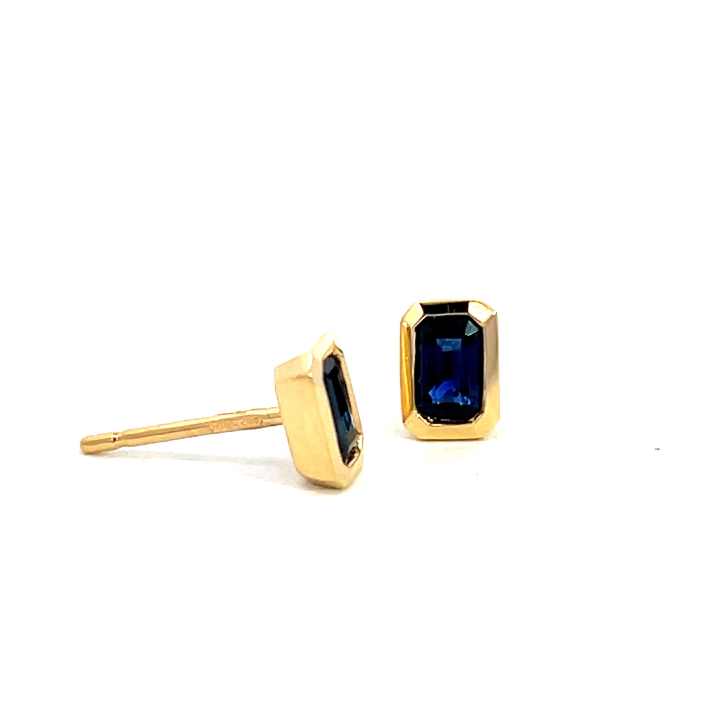 18 Carat Yellow Gold and Sapphire Rub Over Studs - 0.67 Carats